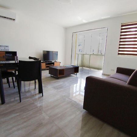 F7 Room 2, Private Bedroom Two Single Beds Shared Bathroom In Shared Flat Msida Kültér fotó