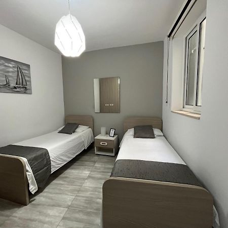 F7 Room 2, Private Bedroom Two Single Beds Shared Bathroom In Shared Flat Msida Kültér fotó