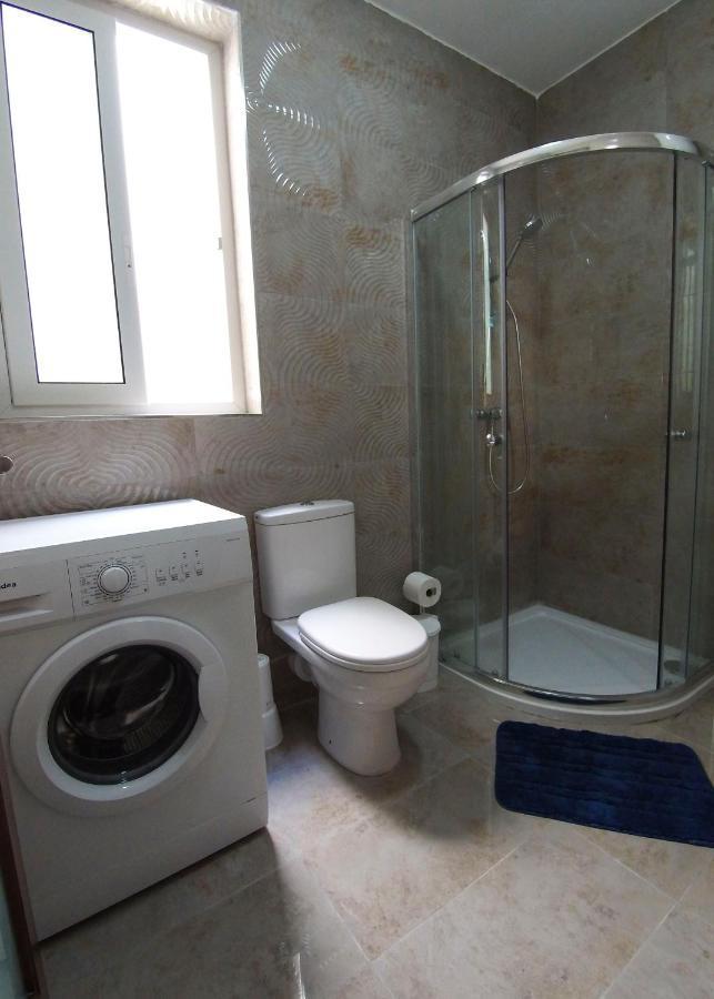 F7 Room 2, Private Bedroom Two Single Beds Shared Bathroom In Shared Flat Msida Kültér fotó