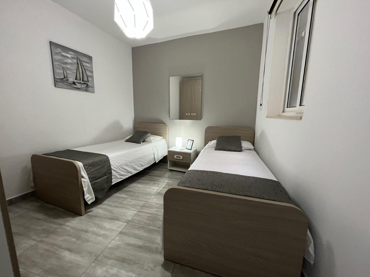 F7 Room 2, Private Bedroom Two Single Beds Shared Bathroom In Shared Flat Msida Kültér fotó